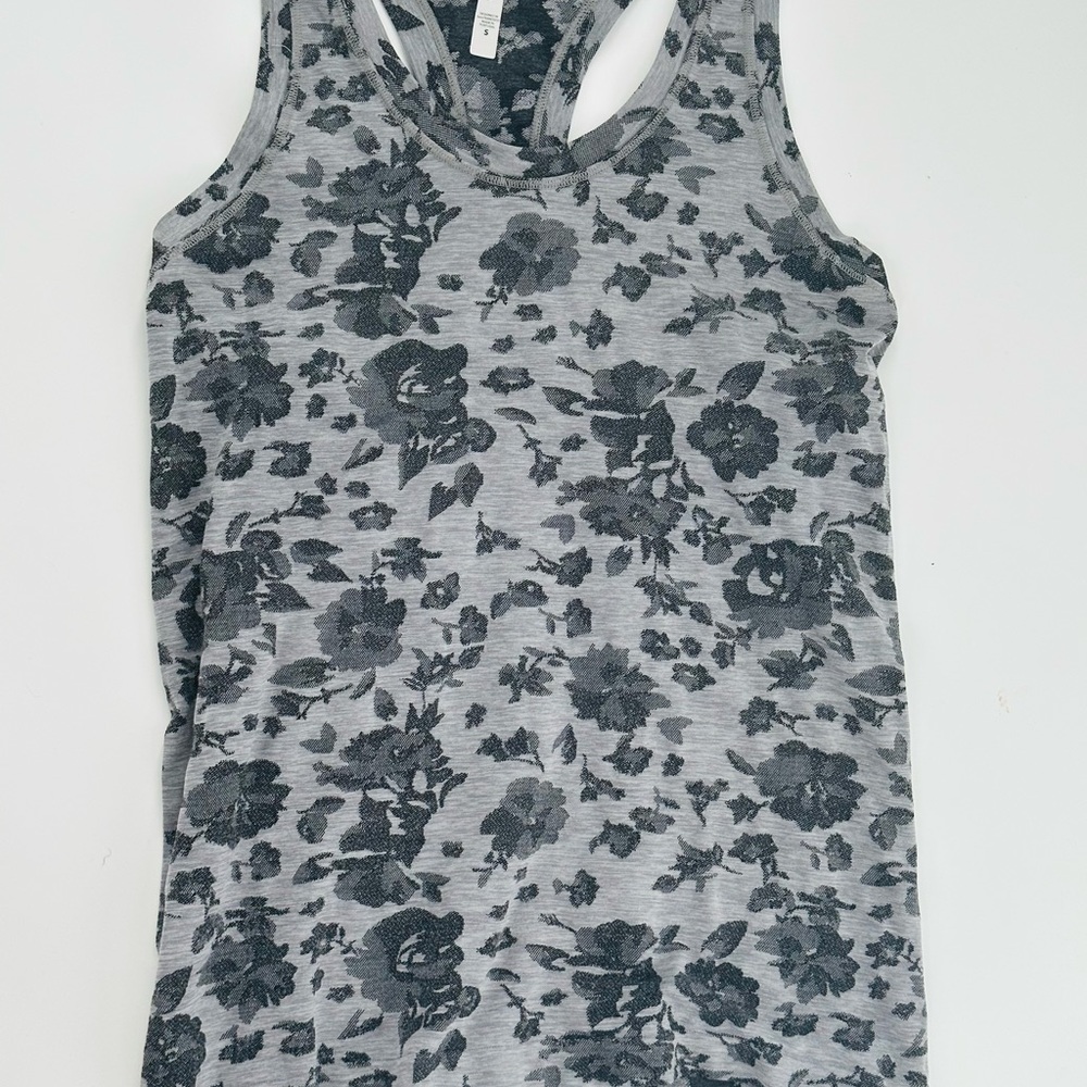 Popular Athleta Activewear Top. Size Small. Well made Grey and black floral.